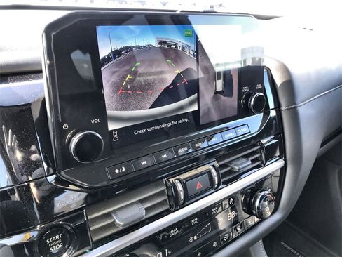 Used 2025 Nissan Pathfinder SL w/ SL Premium Package image 17