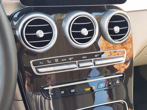 Used 2020 Mercedes-Benz GLC 300 image 20