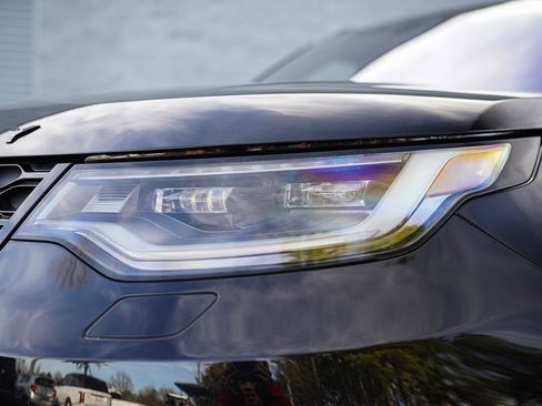 Used 2023 Land Rover Discovery S R-Dynamic image 3