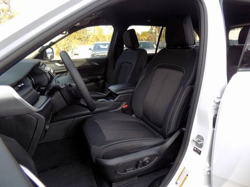 Certified 2024 Jeep Grand Cherokee Laredo w/ MOPAR Finishing Package image 21