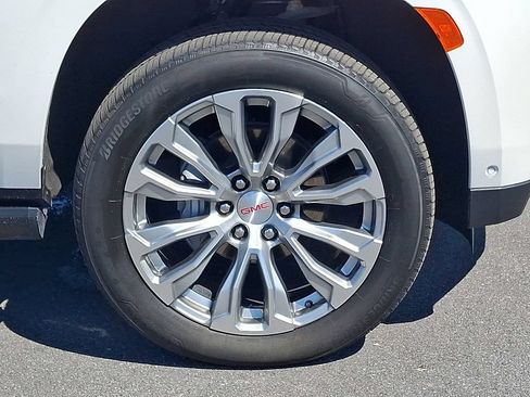 Used 2024 GMC Yukon XL Denali w/ Denali Reserve Package AWD/4WD image 8