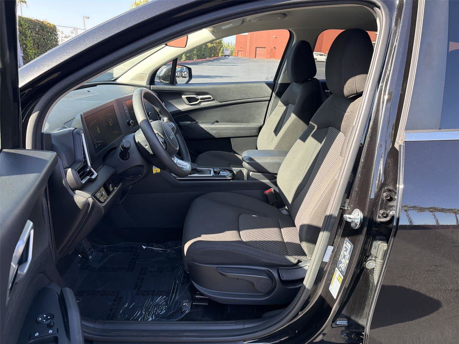 Used 2024 Kia Sportage LX AWD/4WD image 12