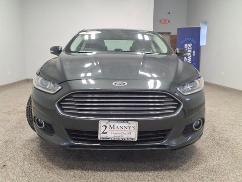 Used 2016 Ford Fusion SE w/ Equipment Group 202A image 2