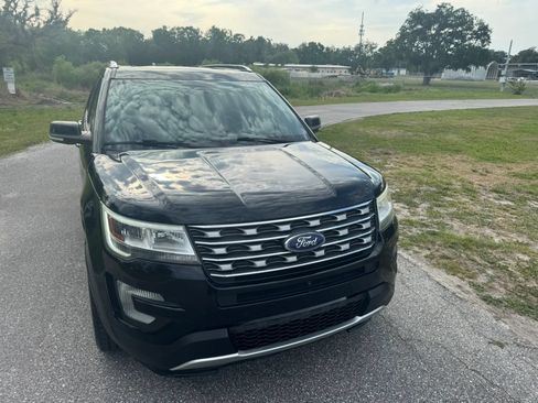 Used 2017 Ford Explorer Limited AWD/4WD image 3