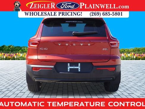 Used 2023 Volvo XC40 B5 Plus w/ Protection Package Premier image 4