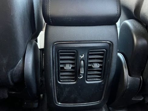 Used 2019 Jeep Grand Cherokee Laredo AWD/4WD image 29