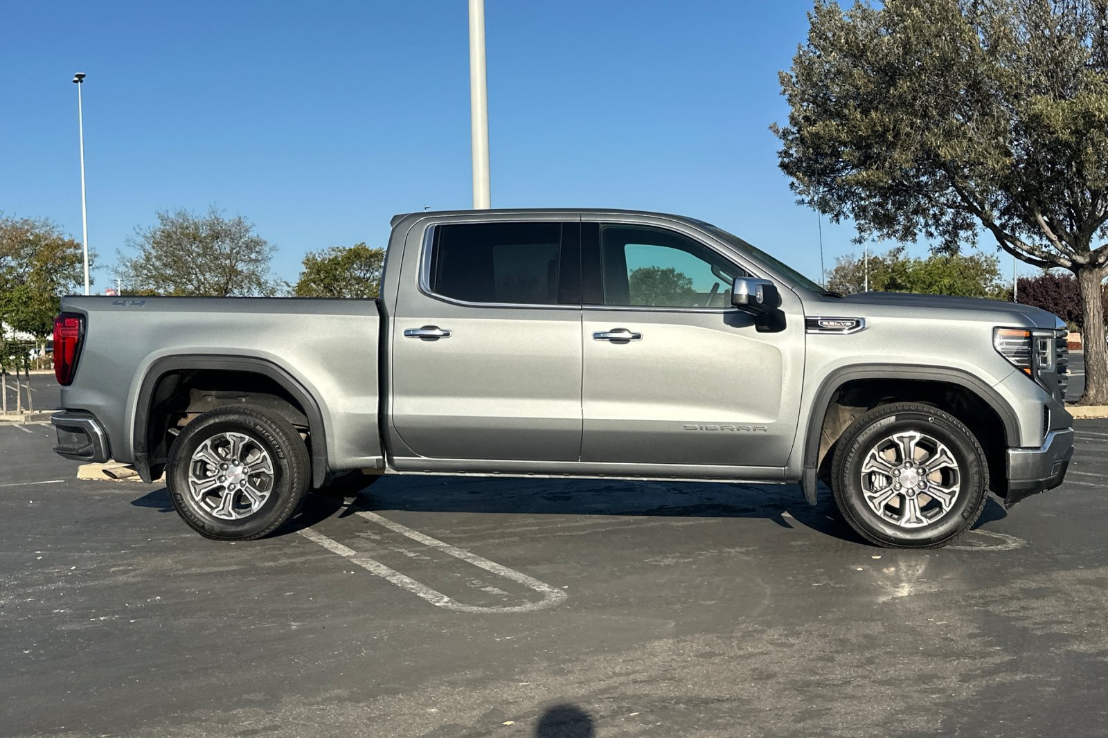 Used 2026 GMC Sierra 1500 SLT AWD/4WD image 3