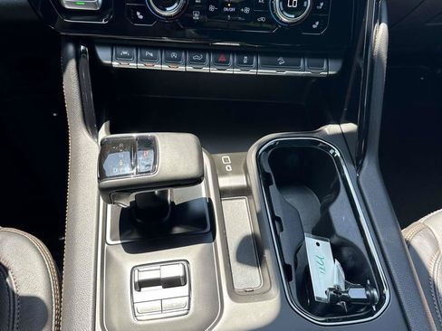 Used 2024 GMC Sierra 1500 AT4 w/ Technology Package AWD/4WD image 17