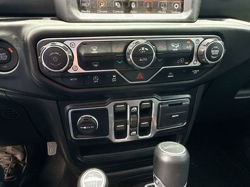Used 2023 Jeep Gladiator Overland w/ Popular Equipment Package AWD/4WD image 17