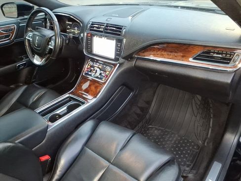 Used 2017 Lincoln Continental Select image 7
