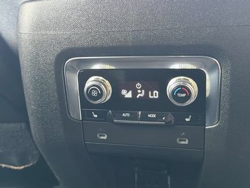 Used 2022 GMC Yukon SLT w/ SLT Luxury Package AWD/4WD image 18