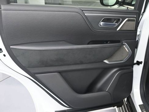 Used 2025 INFINITI QX80 Sensory image 23