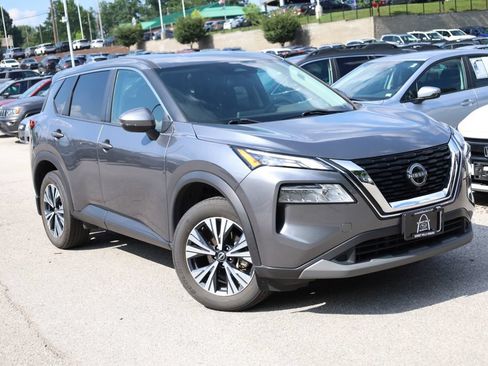 Used 2022 Nissan Rogue SV AWD/4WD image 2
