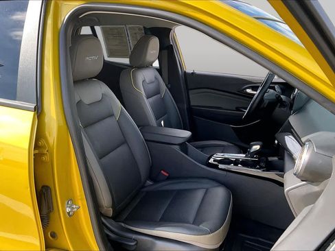 Used 2025 Chevrolet Trax ACTIV FWD image 9