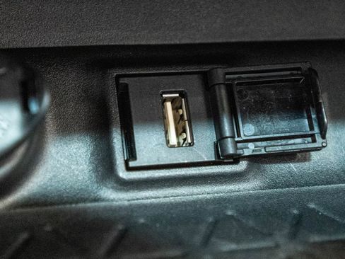 Used 2021 Toyota RAV4 XLE Premium AWD/4WD image 27