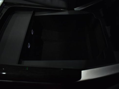 Used 2025 Audi Q8 Premium image 25