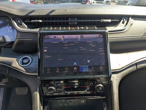 Used 2024 Jeep Grand Cherokee Limited 4xe image 14