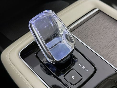 New 2026 Volvo XC90 T8 Ultra w/ Protection Package Premier AWD/4WD image 17