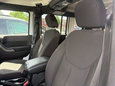 Used 2018 Jeep Wrangler Unlimited Sport S AWD/4WD image 5