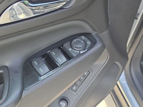 Used 2024 Chevrolet Equinox Premier FWD image 20