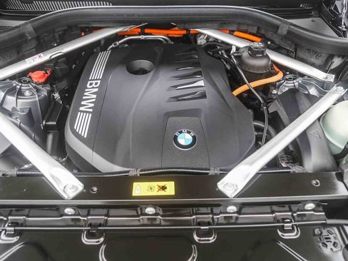 Used 2025 BMW X5 xDrive50e w/ Executive Package image 23