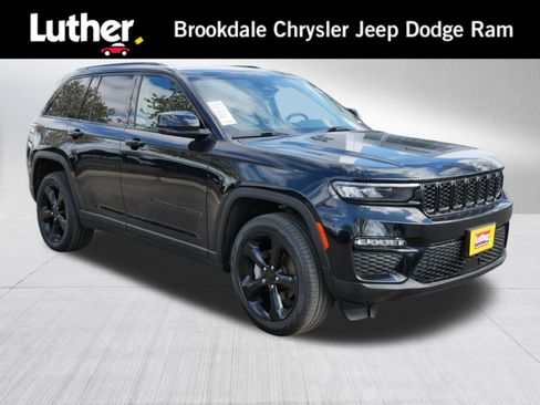 Used 2023 Jeep Grand Cherokee Limited w/ Black Appearance Package AWD/4WD image 1