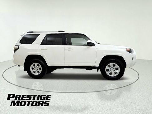 Used 2022 Toyota 4Runner SR5 AWD/4WD image 9