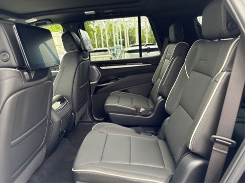New 2026 Cadillac Escalade Luxury w/ LPO, Radiant Package AWD/4WD image 10
