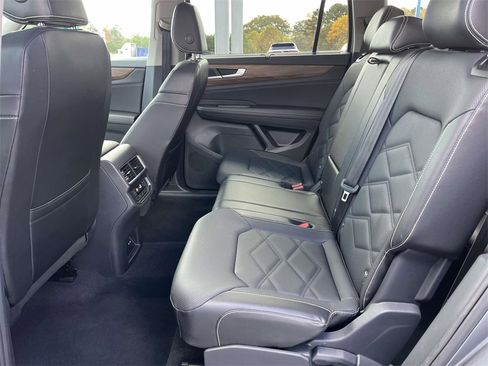 Certified 2025 Volkswagen Atlas SE image 14