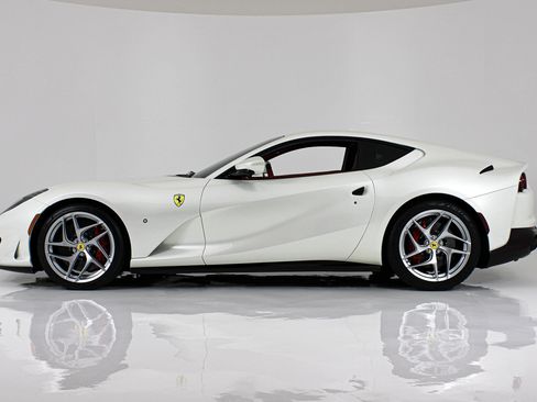 Certified 2020 Ferrari 812 Superfast RWD image 3