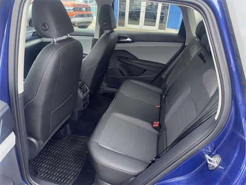 Used 2024 Volkswagen Taos SE w/ Panoramic Sunroof Package image 29