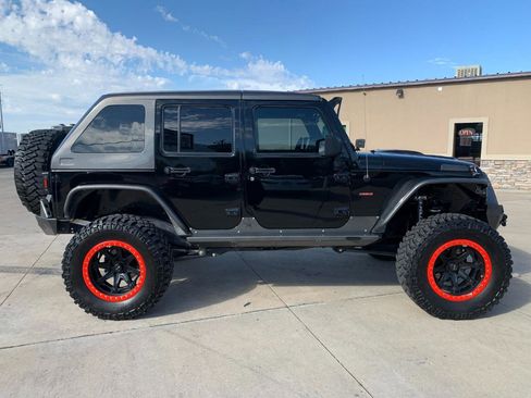 Used 2010 Jeep Wrangler Unlimited Rubicon w/ Dual Top Group image 10