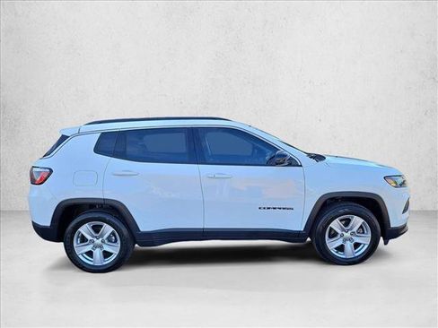 Used 2022 Jeep Compass Latitude image 4
