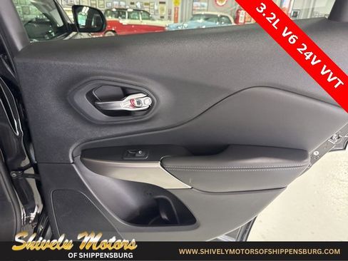 Used 2022 Jeep Cherokee Limited image 38