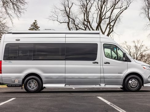 Used 2019 Mercedes-Benz Sprinter 170 w/ Premium Plus Package image 91