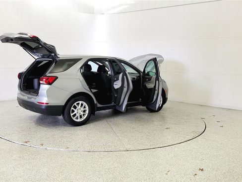 Used 2024 Chevrolet Equinox LS w/ LS Convenience Package FWD image 12