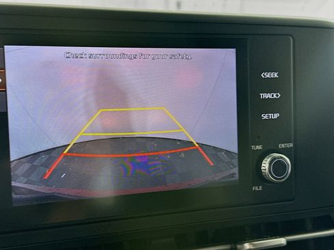 Used 2024 Kia Carnival LX image 22