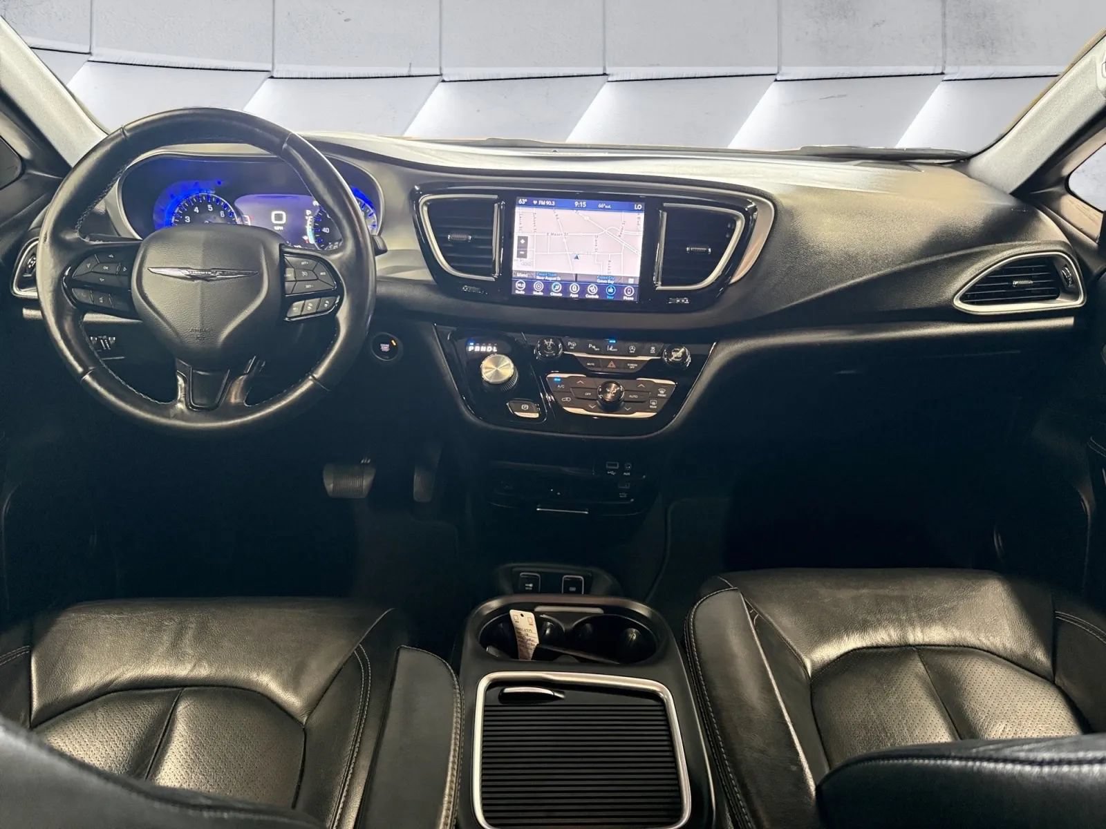 Used 2018 Chrysler Pacifica Touring-L Plus w/ Advanced Safetytec Group FWD image 10
