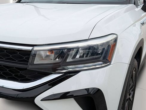 Certified 2023 Volkswagen Taos SE w/ Panoramic Sunroof Package FWD image 7