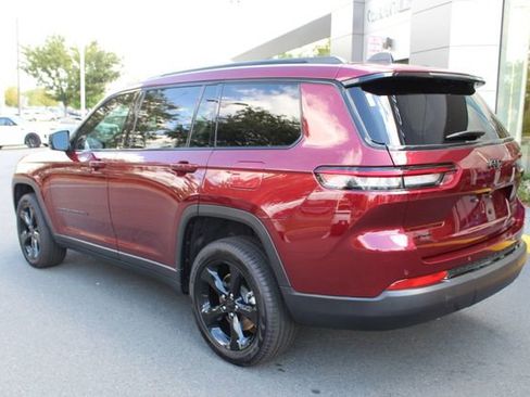 Used 2025 Jeep Grand Cherokee L Limited w/ Black Appearance Package image 11