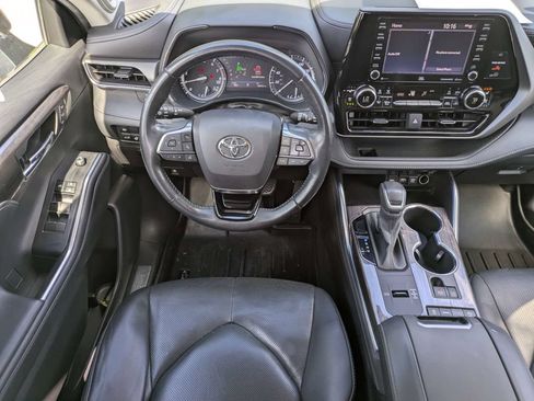 Used 2021 Toyota Highlander Limited FWD image 17
