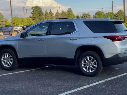 Used 2022 Chevrolet Traverse LS FWD image 6