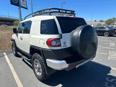 Used 2013 Toyota FJ Cruiser 4WD w/ Convenience Pkg image 3