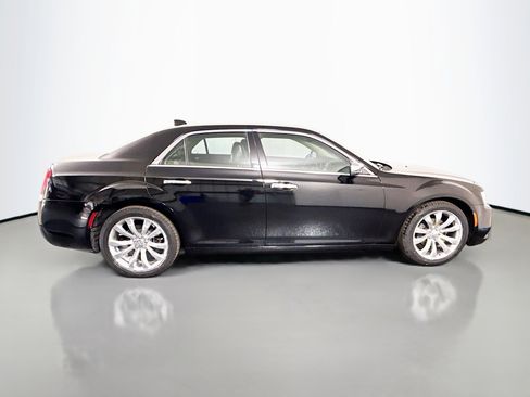 Used 2019 Chrysler 300 Limited image 11