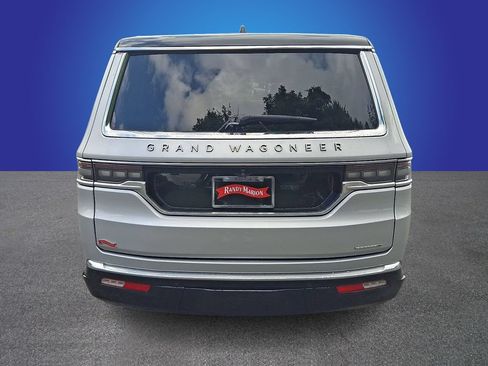 Used 2024 Jeep Grand Wagoneer L Series III AWD/4WD image 5