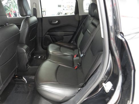 Used 2019 Jeep Compass Latitude AWD/4WD image 11