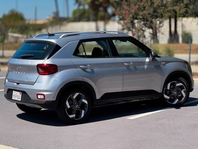 Used 2025 Hyundai Venue SEL FWD image 18