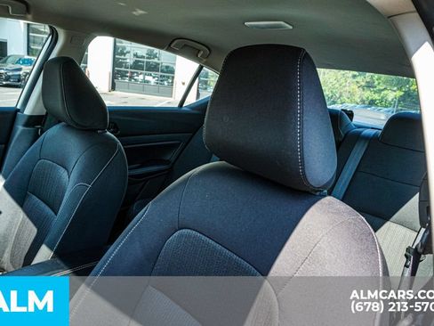 Used 2025 Nissan Altima 2.5 SV FWD image 17