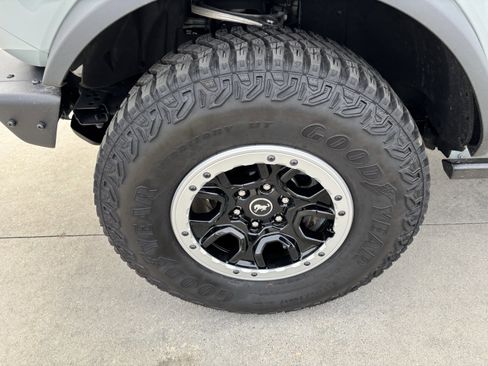 Used 2024 Ford Bronco Badlands image 13