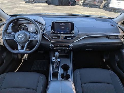 Used 2025 Nissan Altima 2.5 SV image 16